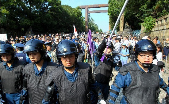 16年前反对靖国神社的日本青年靖国神社背后的故事，一个日本青年的反思与启示