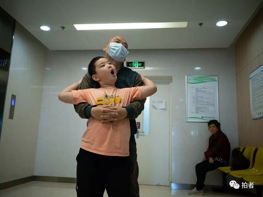 爸爸患糖尿病 女儿带其健身瘦了30斤糖尿病逆袭之旅，女儿引领爸爸重塑健康，共同见证一个坚持与爱的故事